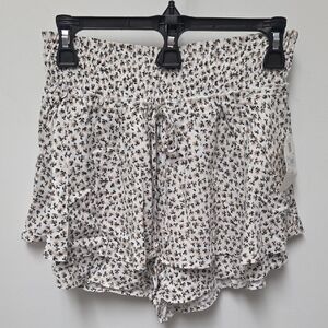 Altard State Women’s White Floral Smocked Waist Shorts